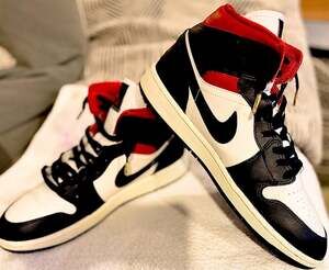 Air Jordan 1 Mid Women's 'Gym Red Panda' Black/Sail/Gym Red BQ6472-061